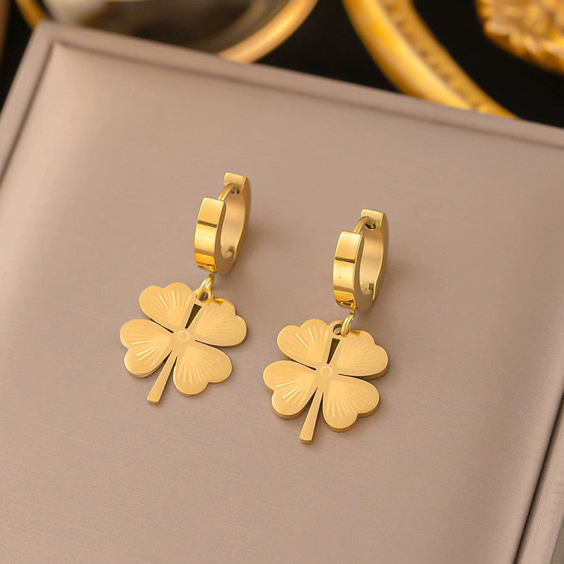 Golden Clover Hoop Earrings – Waterproof & Anti-Tarnish