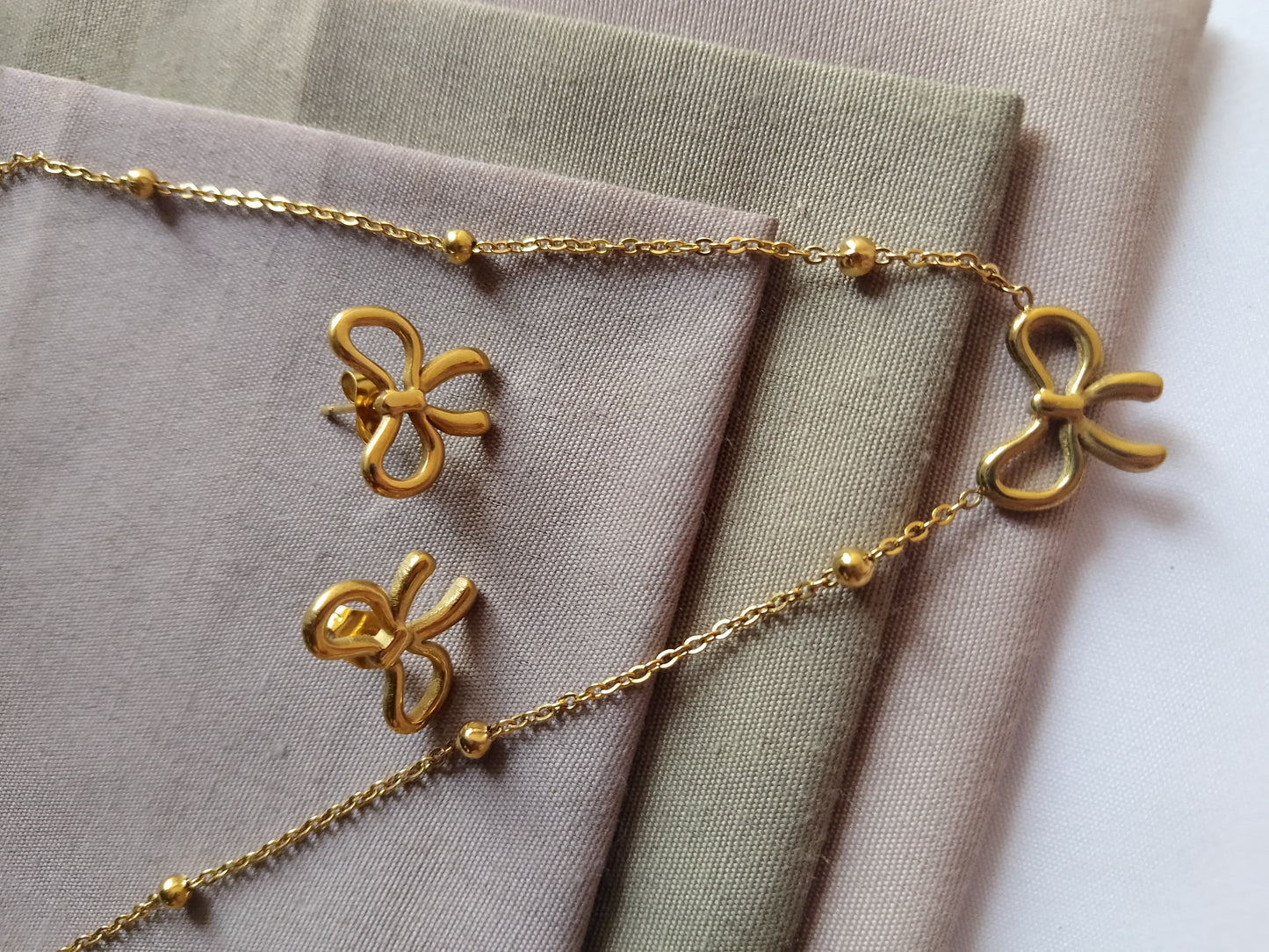 Golden Belle Bow Set – Waterproof & Anti-Tarnish